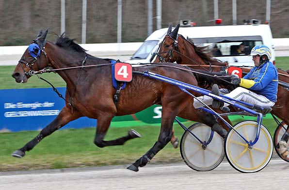 1:13,0 / 1.609 Meter: In diesem Jahr war bei Gelsentrab noch keine(r) schneller als Great Gatsby As (Erwin Bot) - © traberfoto-sx