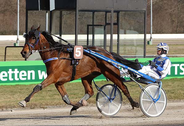 An einem guten Tag schwer zu schlagen: Samson Ris (hier mit Jaap van Rijn) - © traberfoto-sx