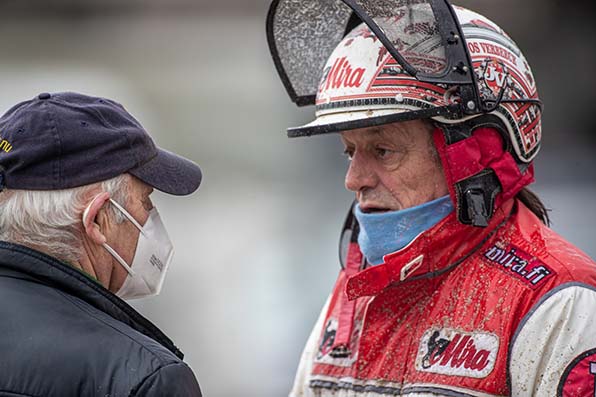 Jos Verbeeck (rechts) und Trainer Fred König blieben beim Gelsentrab-Gastspiel erfolglos - © Jan Melichar / GelsenTrabPark