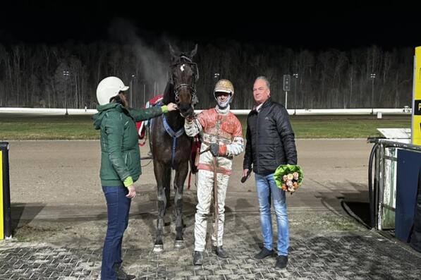 Foto &copy; GelsenTrabPark &ndash; Torri (Michael Nimczyk) lieferte eine beeindruckende Leistung ab und scheint sich von Rennen zu Rennen weiter zu festigen.